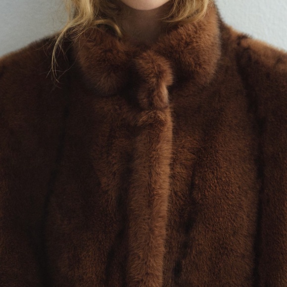 Mango - Faux Fur Jacket with Pockets - Picture 2 of 6